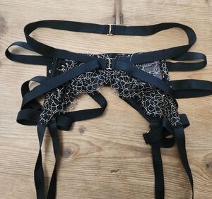 Victoria's Secret Black Lace Embellished Garter Sz XS